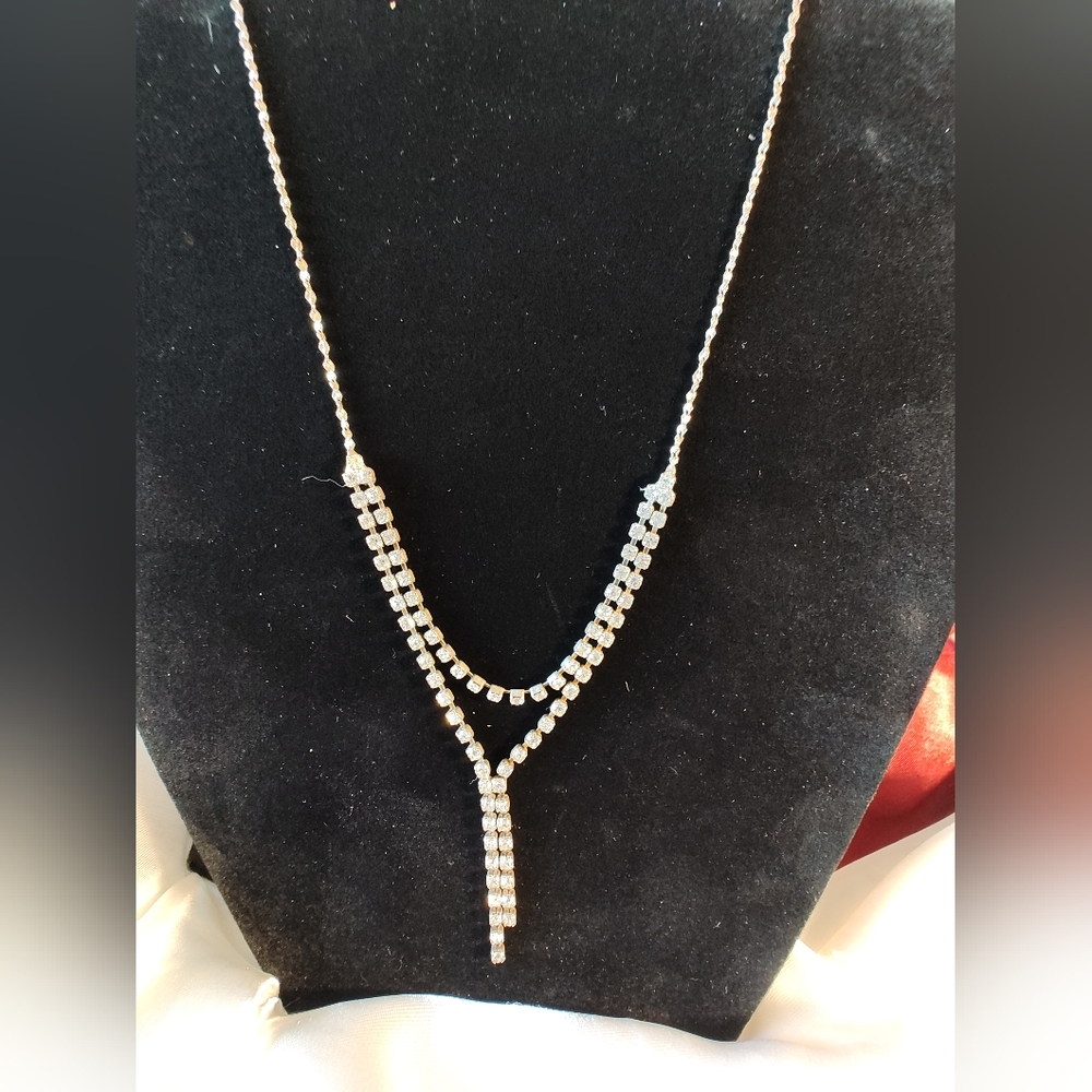 Elegant Silver Rhinestone Prong Set Necklace